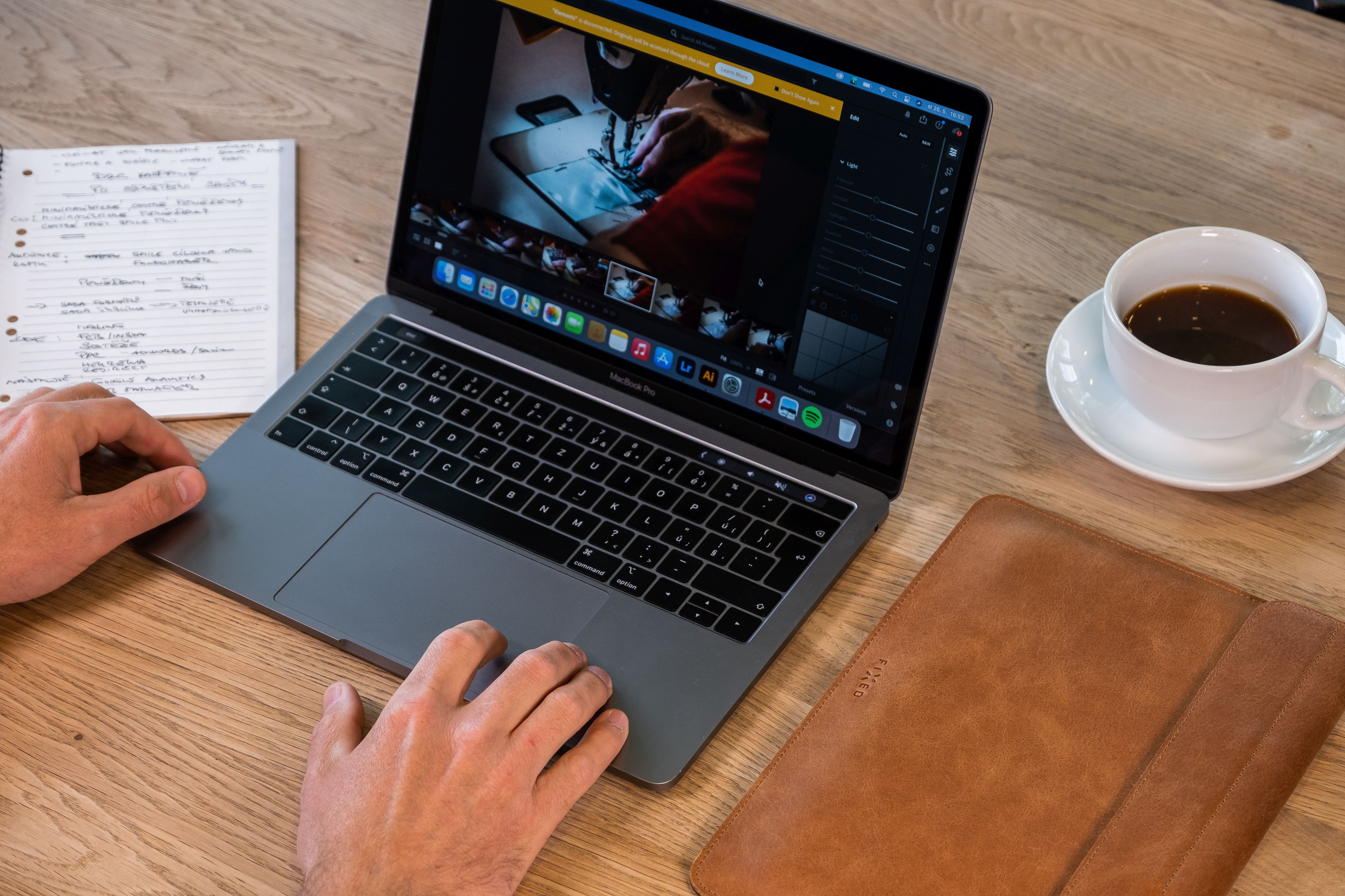 FIXED Oxford for Apple MacBook Pro 16" (2019 and later), brown